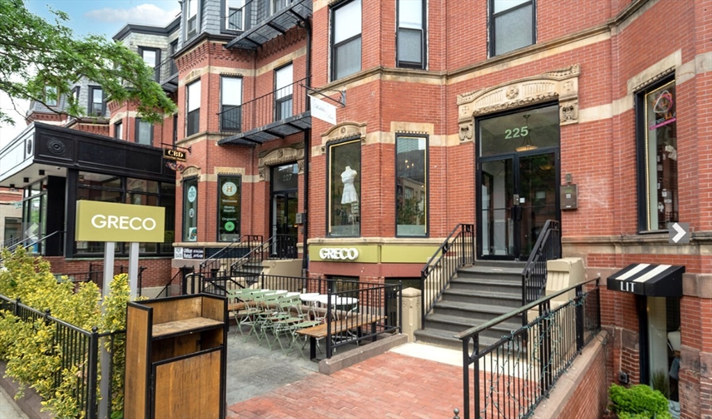 225 Newbury St # 4F