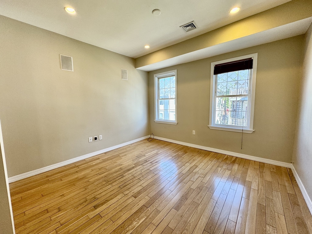 22 Elmore St # 3