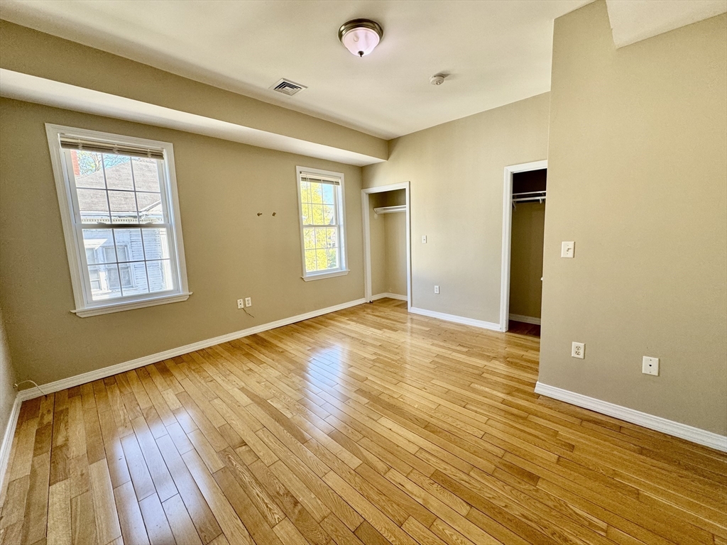 22 Elmore St # 3