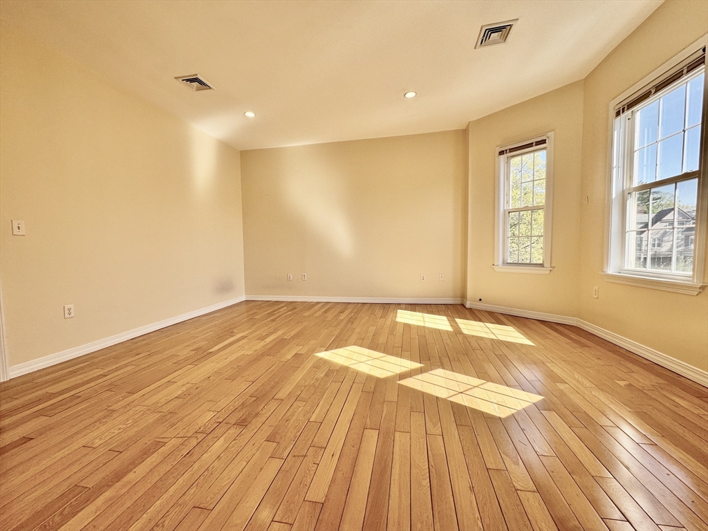 22 Elmore St # 3