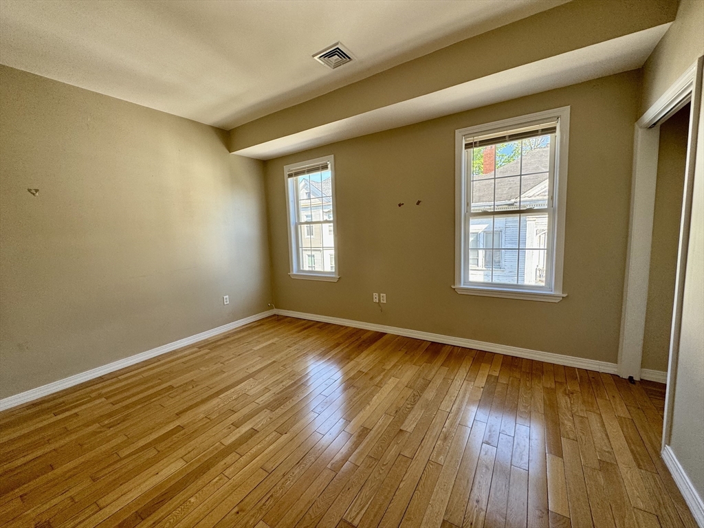 22 Elmore St # 3
