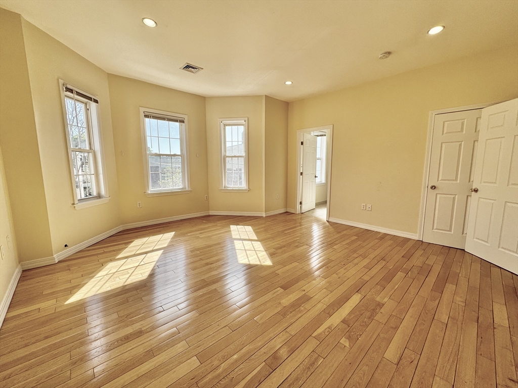 22 Elmore St # 3