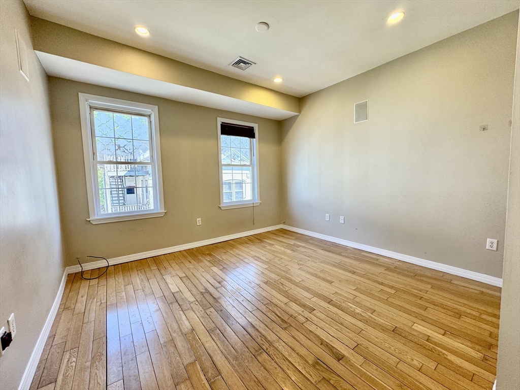 22 Elmore St # 3