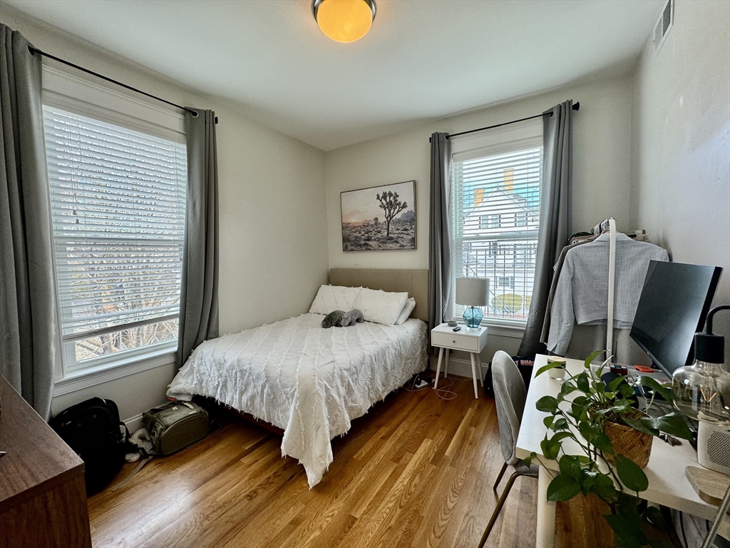 405 S Huntington Ave # 2R