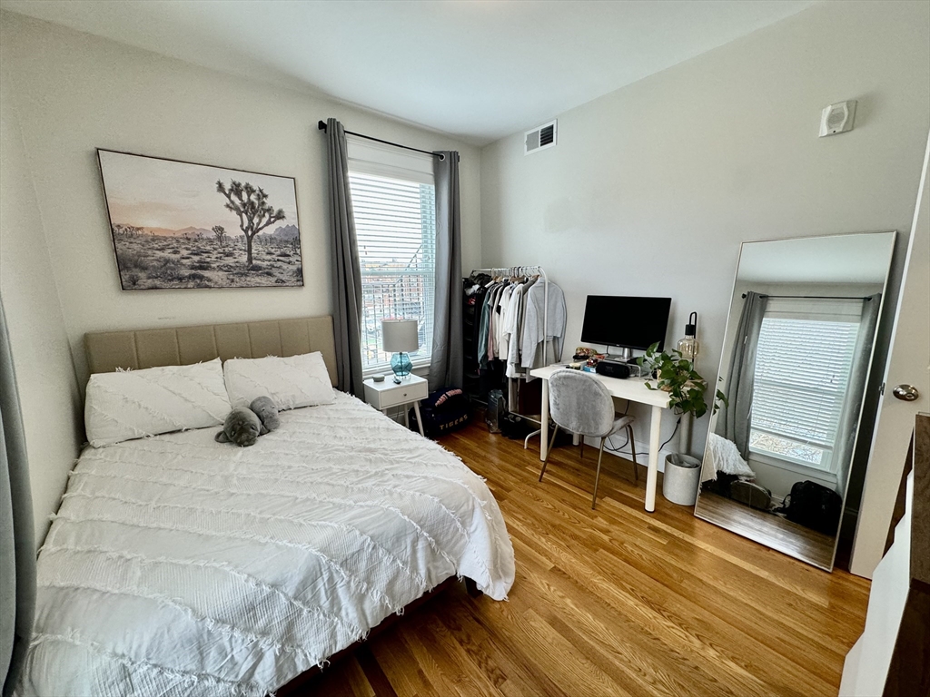 405 S Huntington Ave # 2R