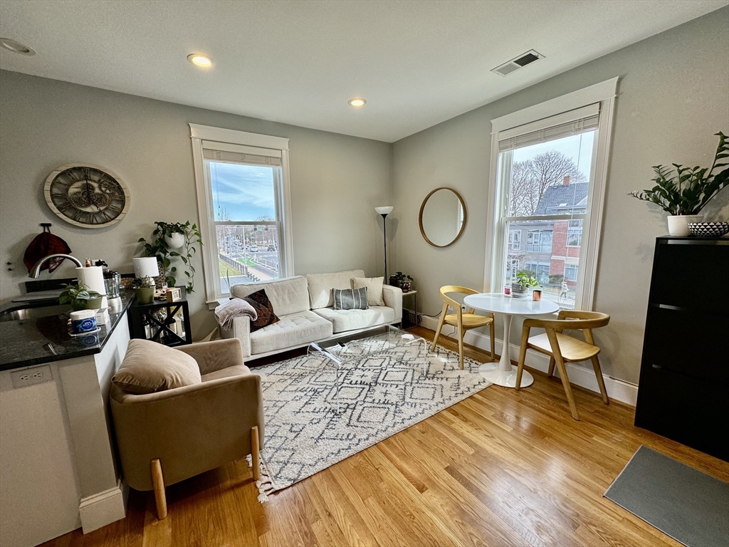 405 S Huntington Ave # 2R