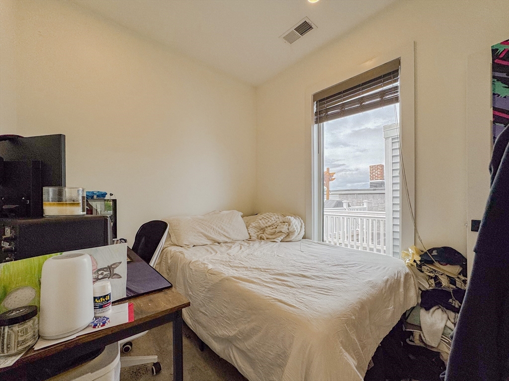 231 Maverick St # 7
