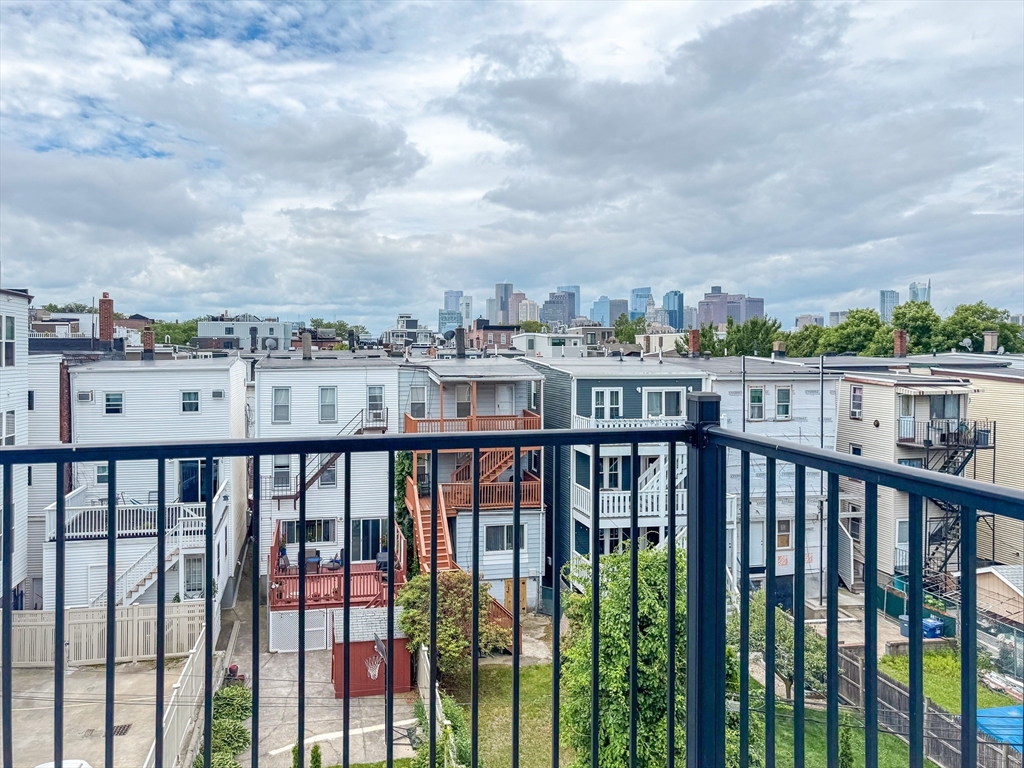 231 Maverick St # 7