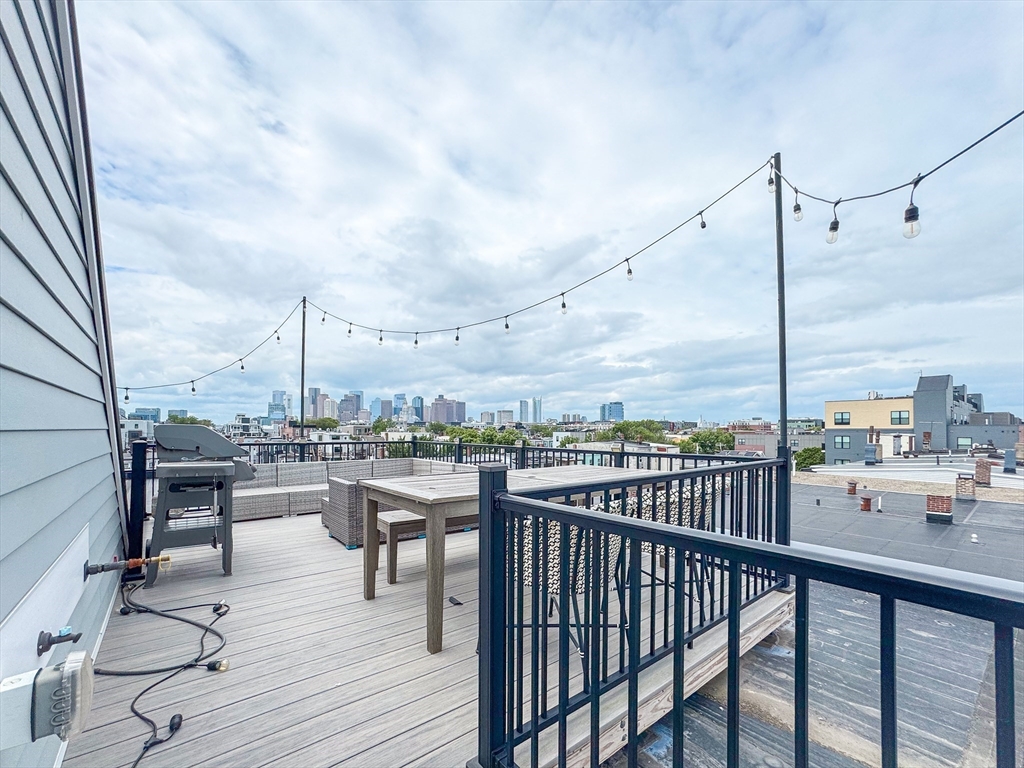 231 Maverick St # 7