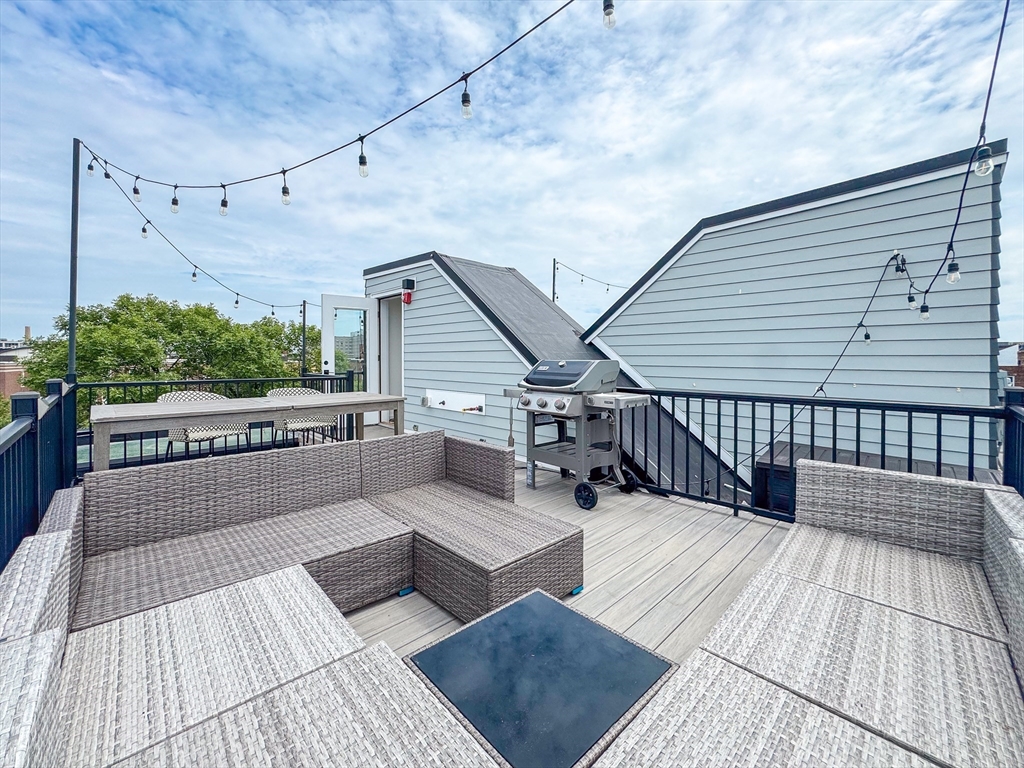 231 Maverick St # 7