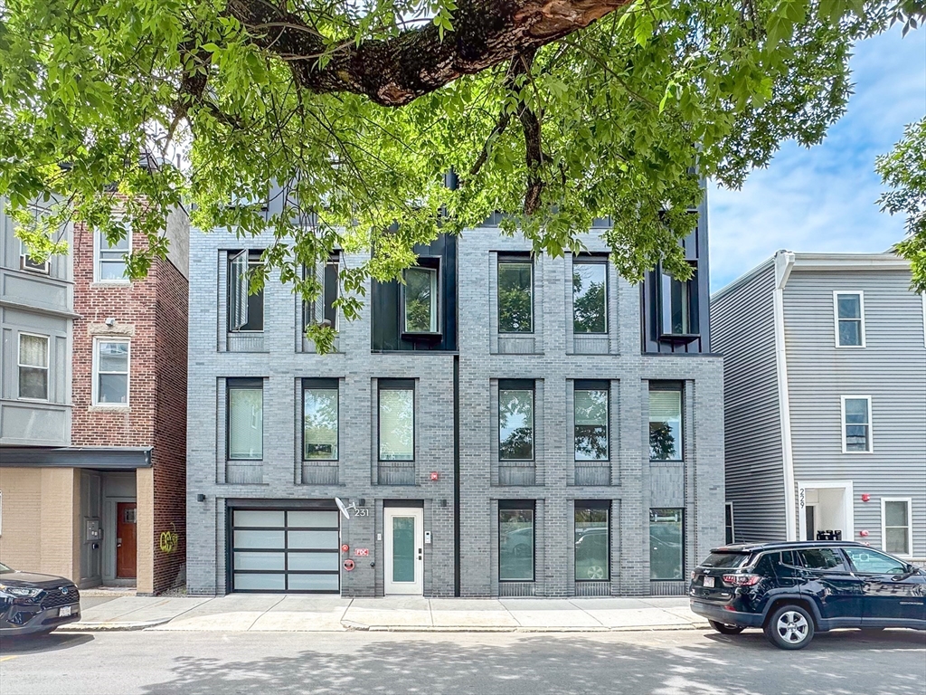 231 Maverick St # 7