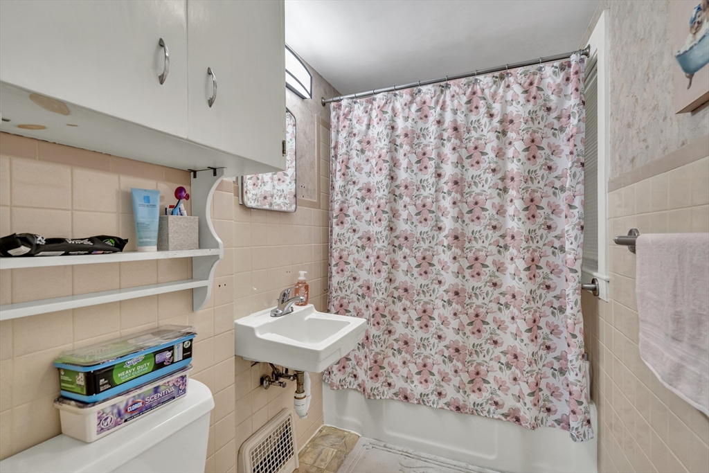 30 Donlon St