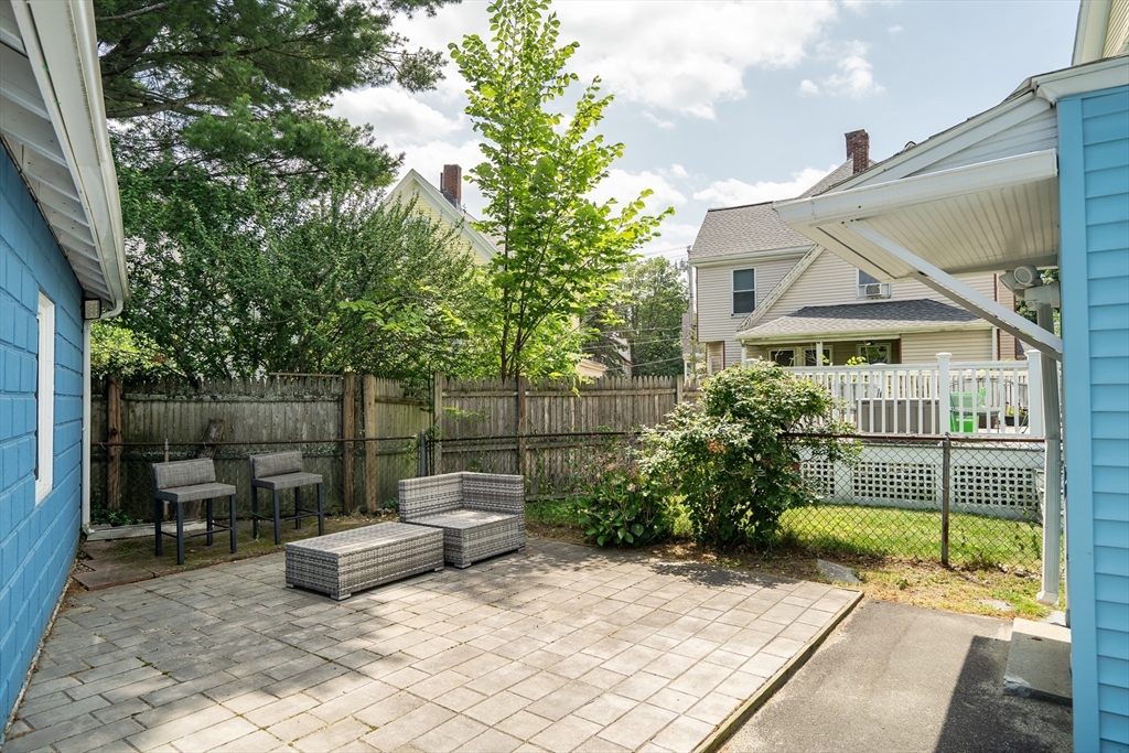 548 High St