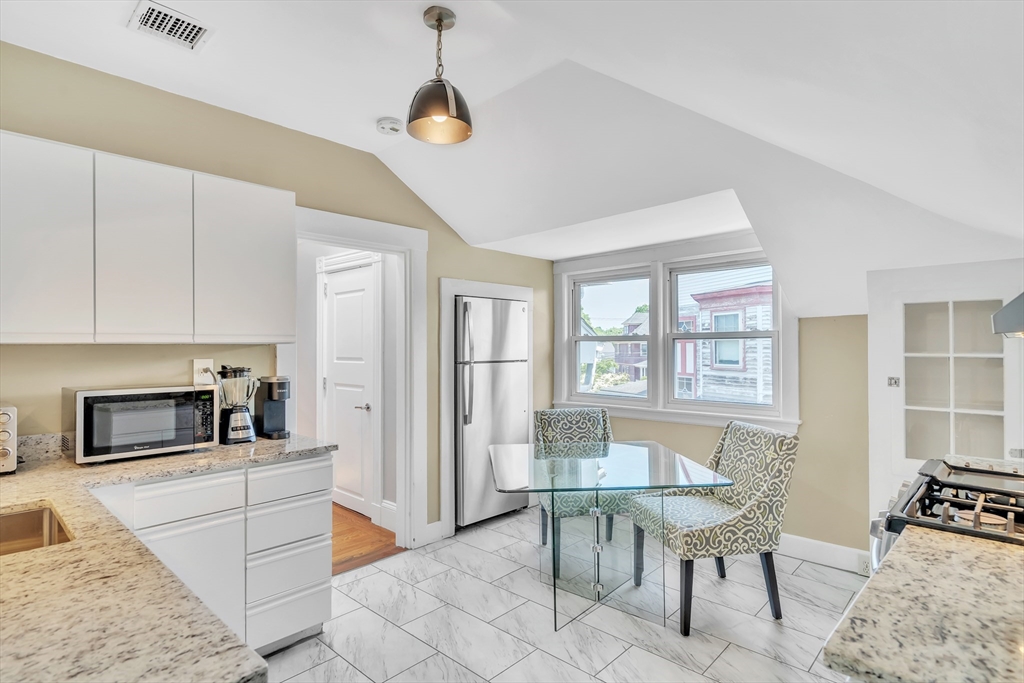 548 High St
