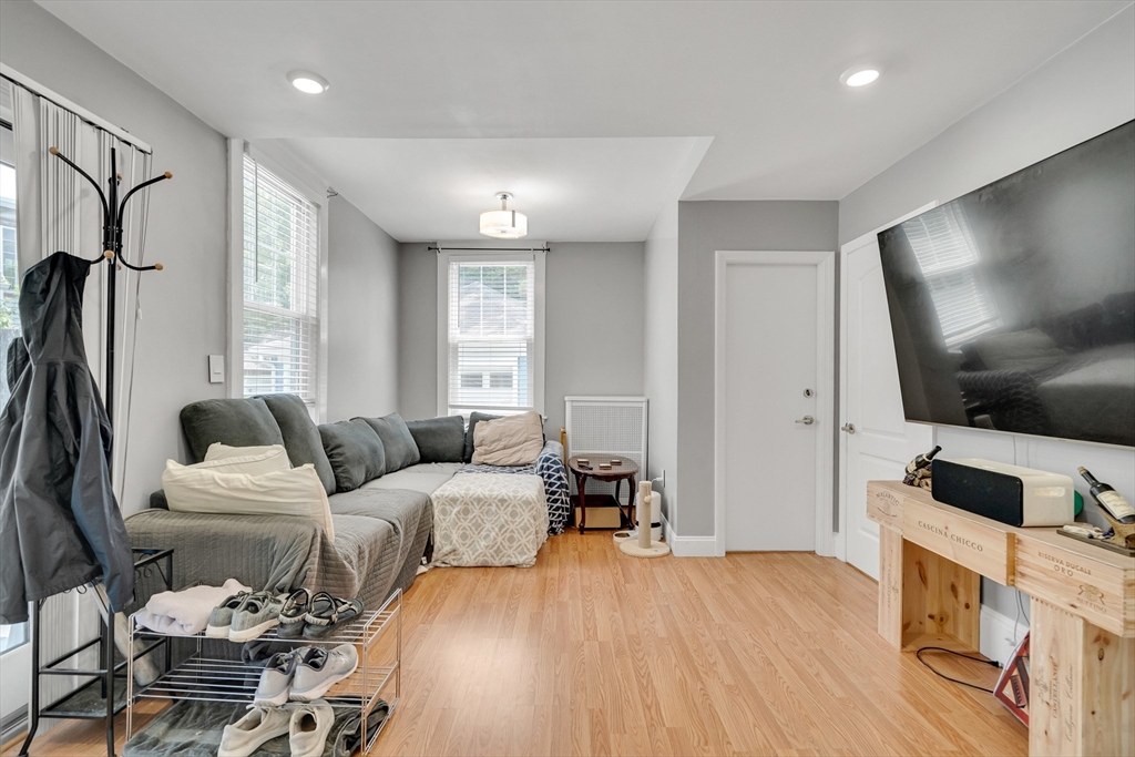 548 High St