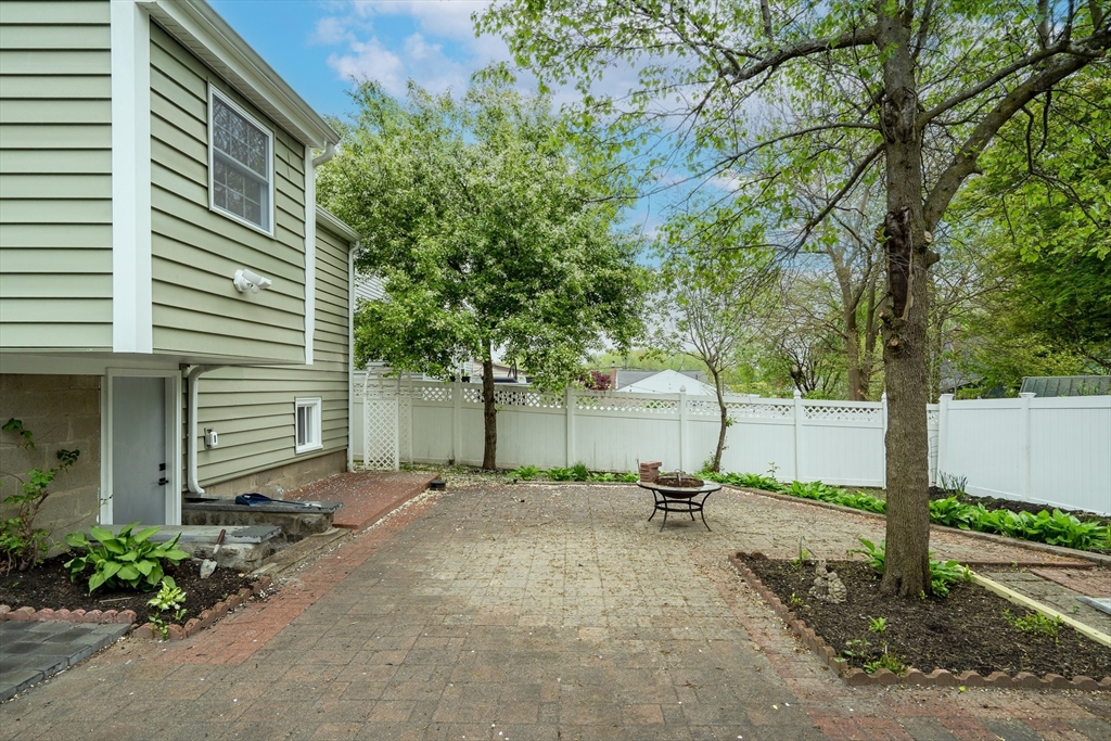 20 Riverview St