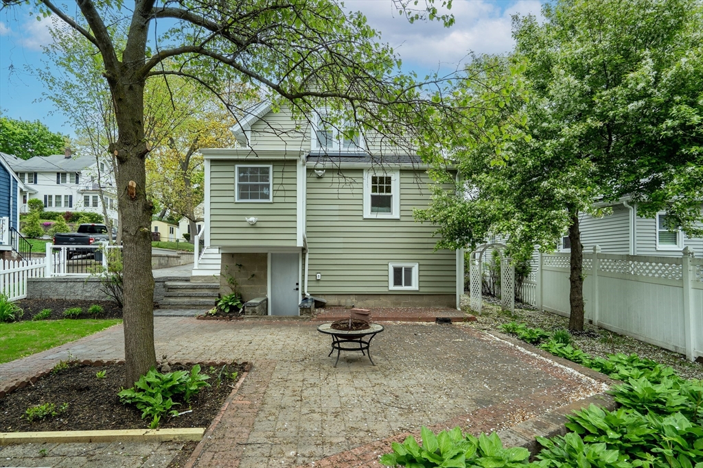 20 Riverview St