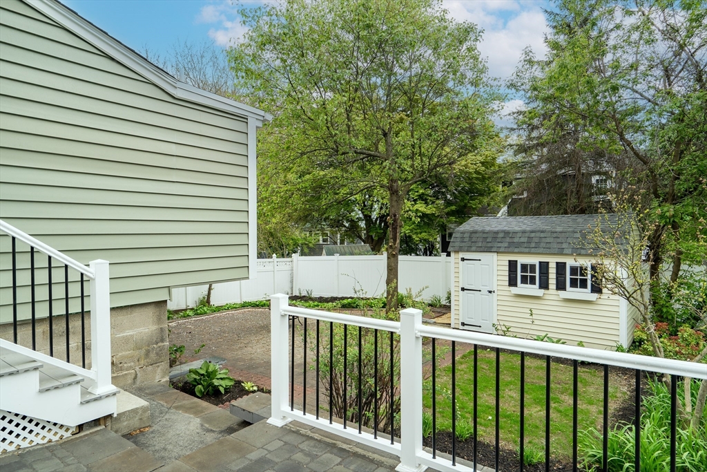 20 Riverview St