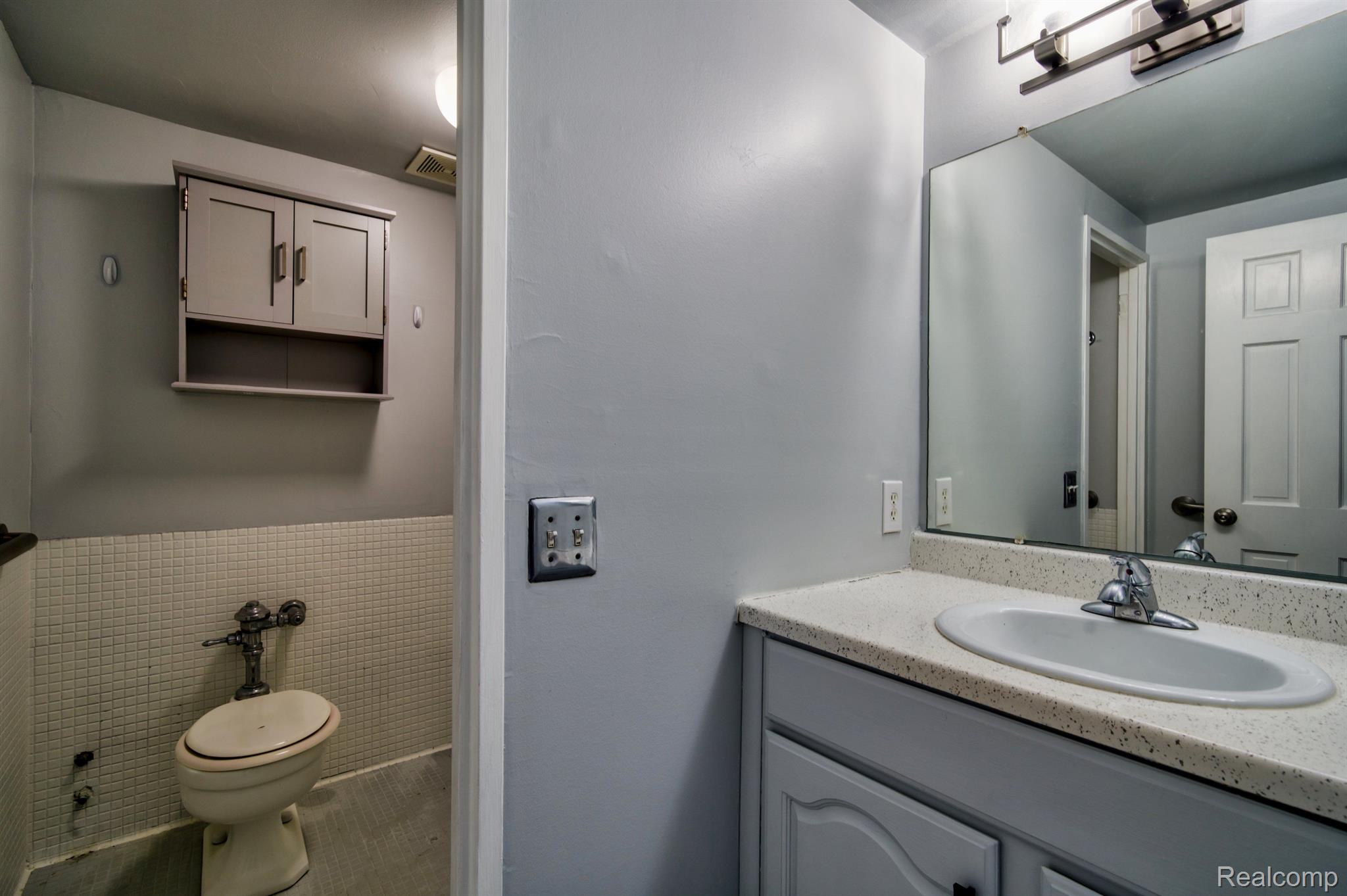 1300 E LAFAYETTE Street Unit: 1003