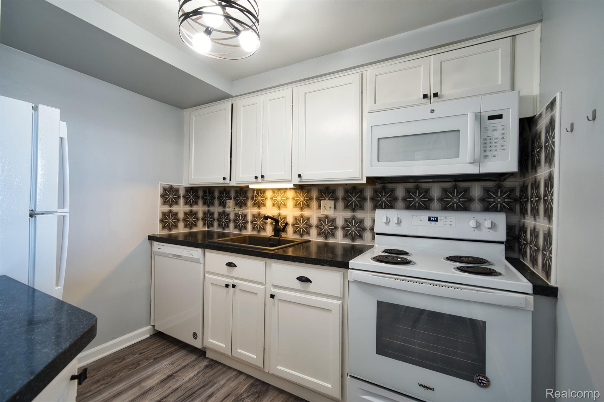 1300 E LAFAYETTE Street Unit: 1003