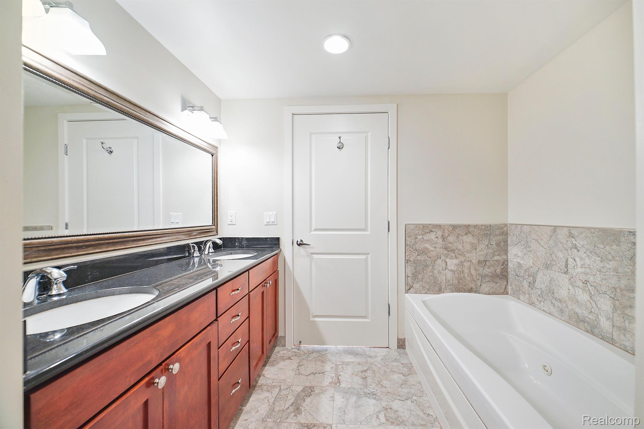 1135 SHELBY Street Unit: 2708