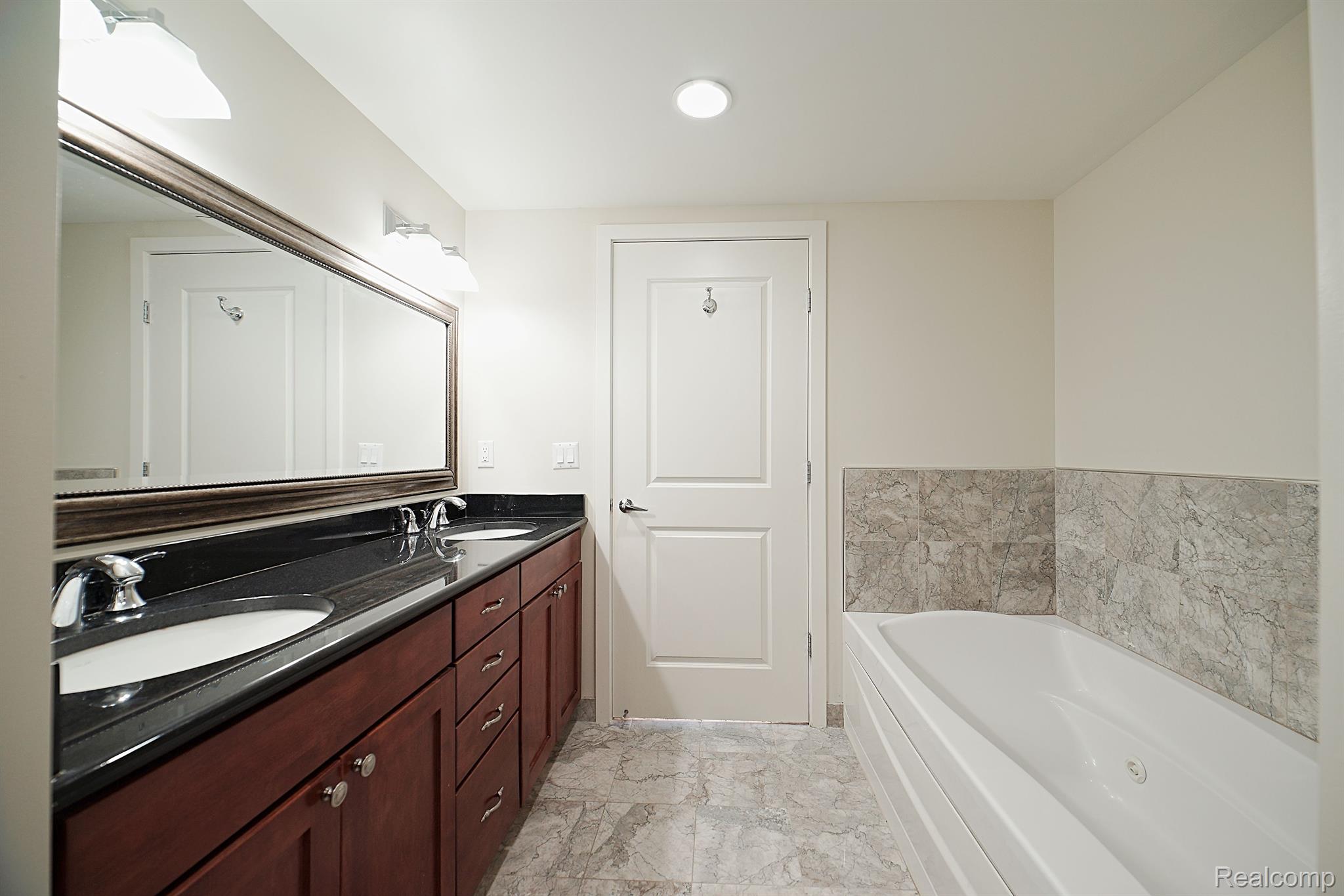 1135 SHELBY Street Unit: 2708