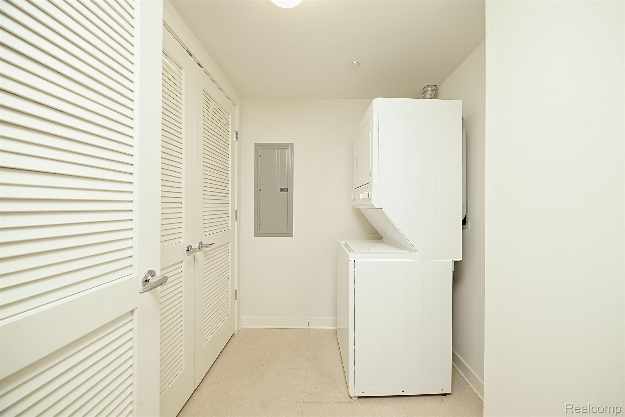 1135 SHELBY Street Unit: 2708