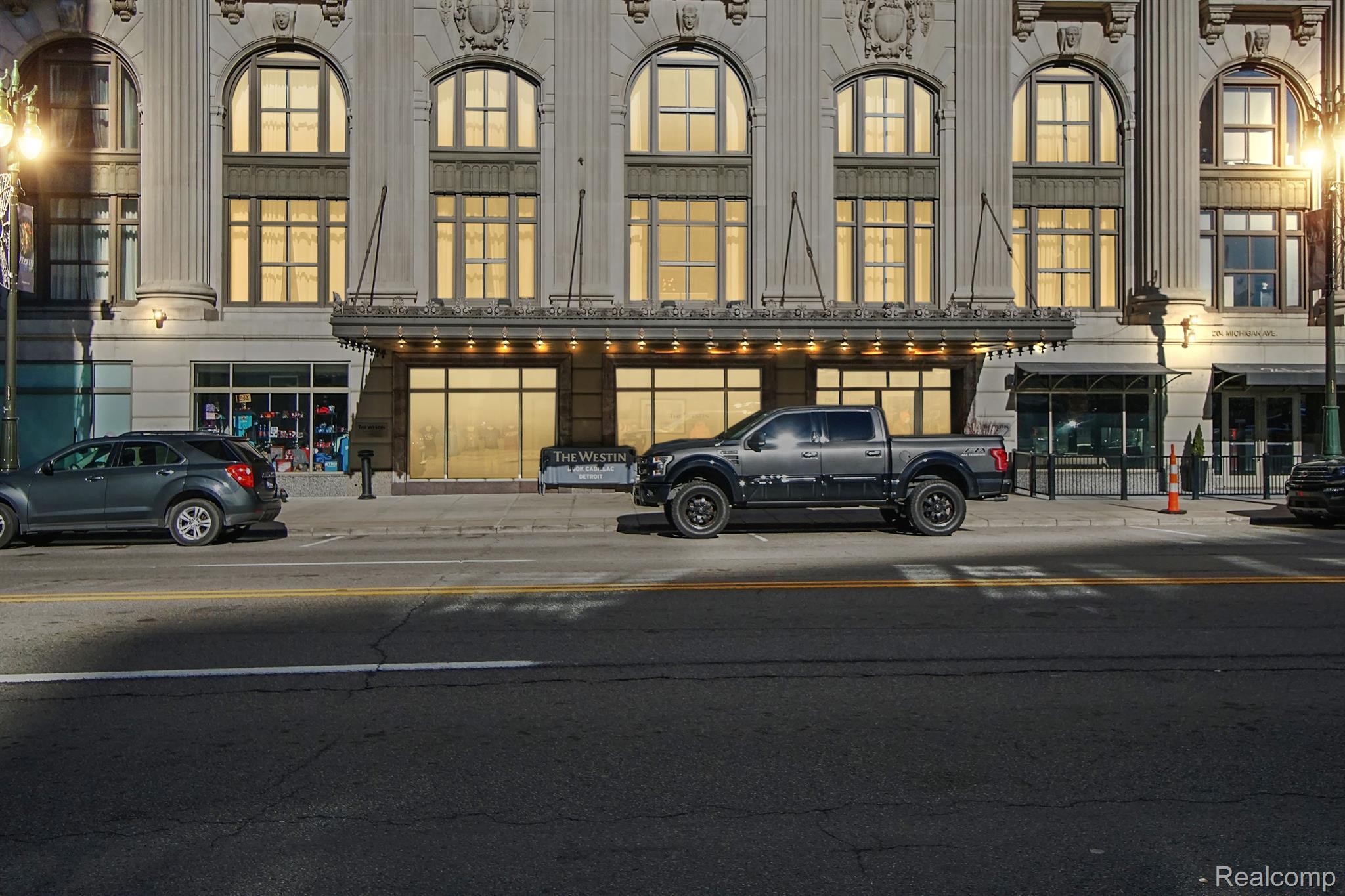 1135 SHELBY Street Unit: 2708