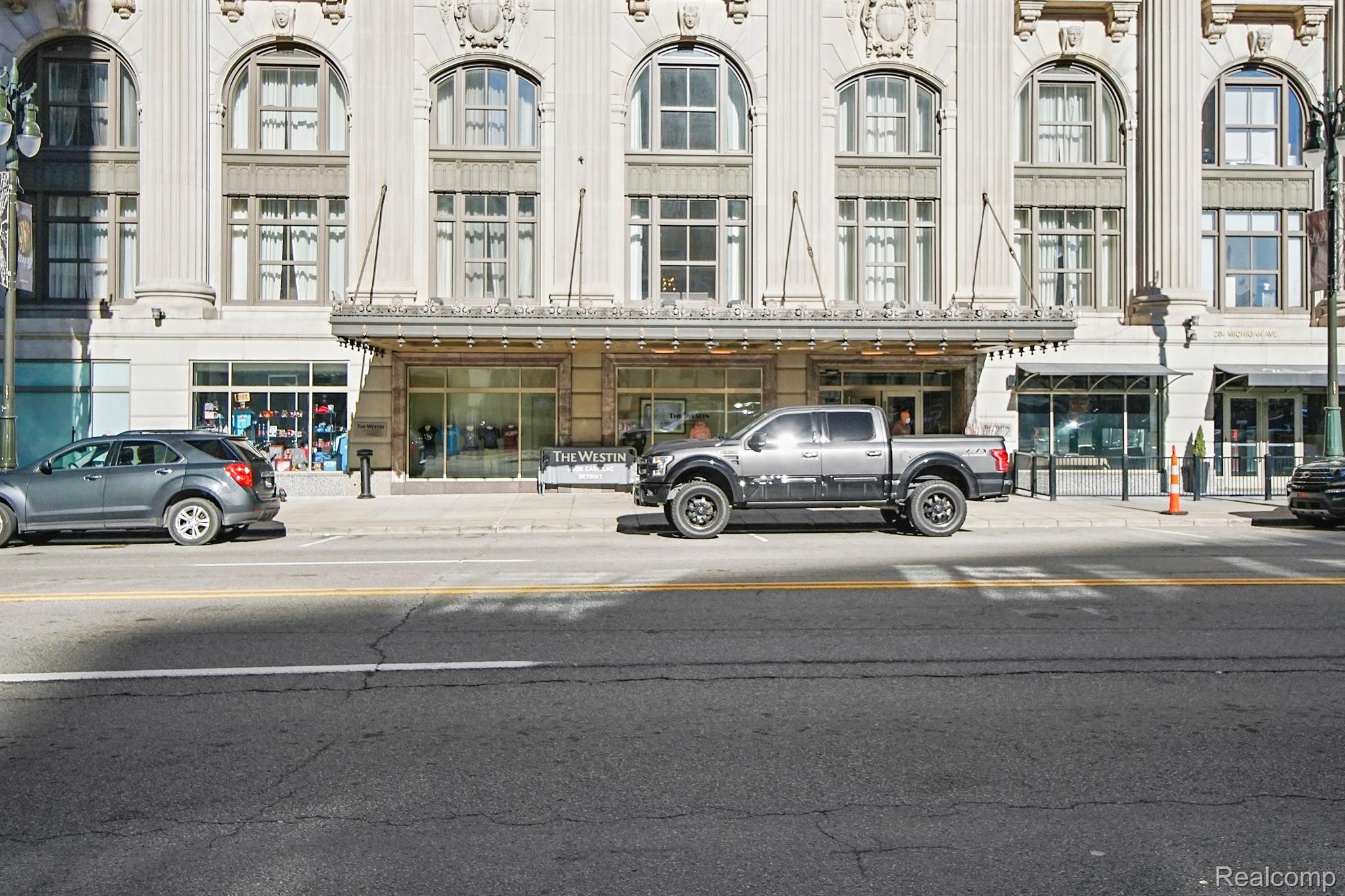 1135 SHELBY Street Unit: 2708