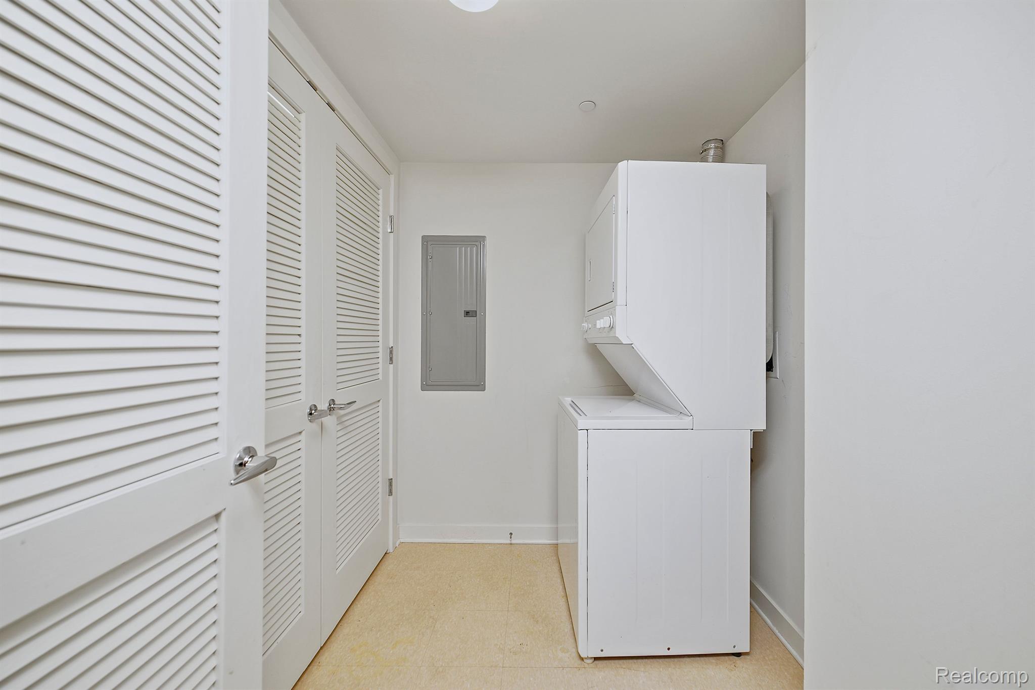 1135 SHELBY Street Unit: 2708