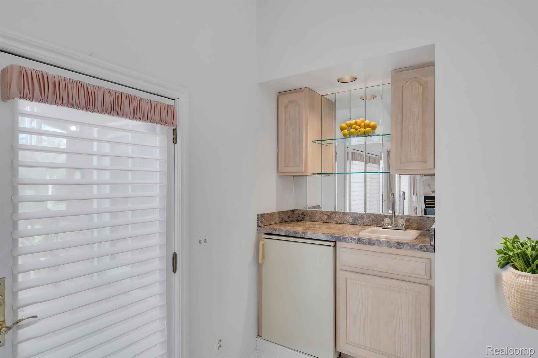 17510 WESTLAND Avenue