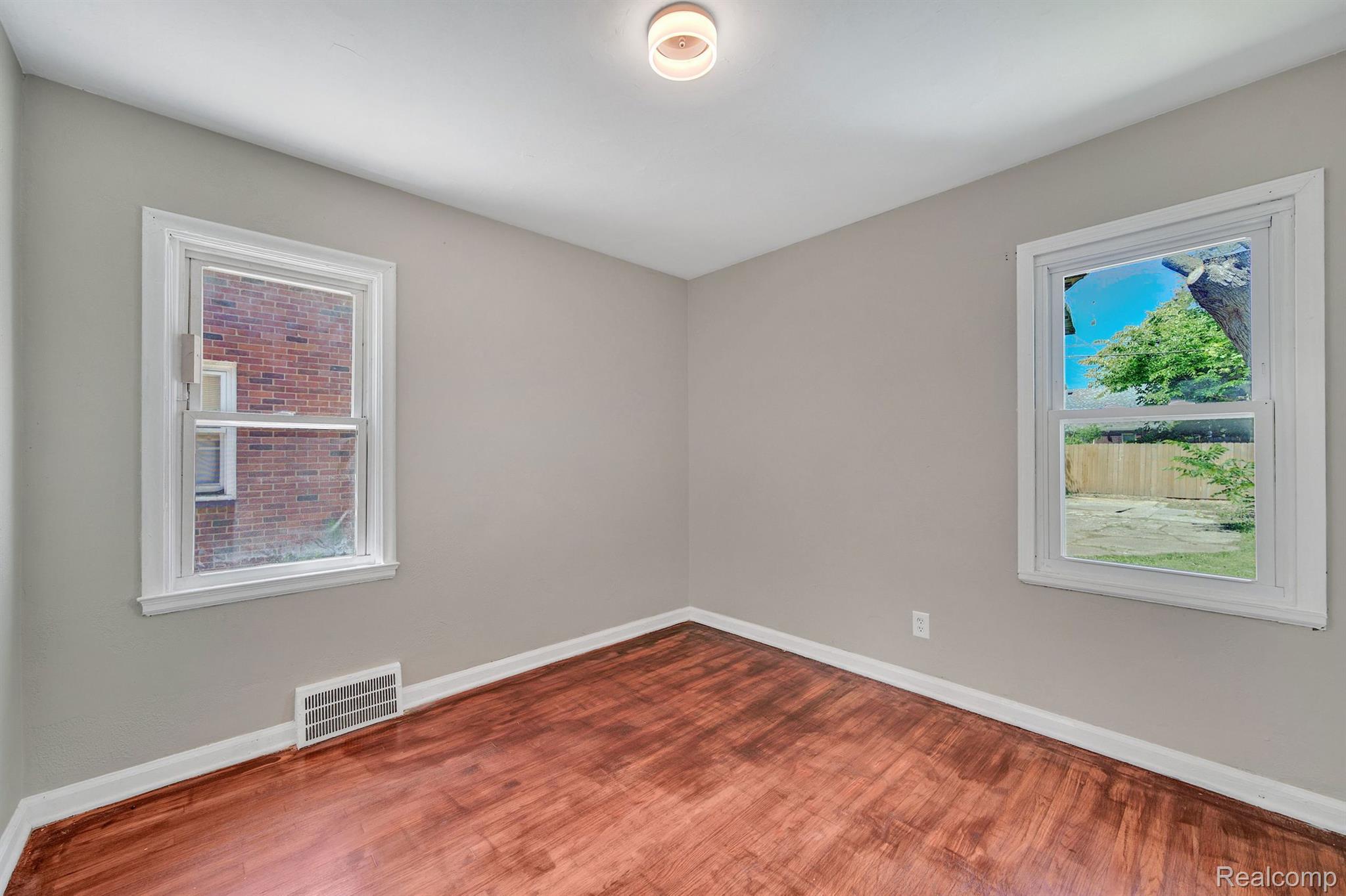 11325 LAKEPOINTE Street