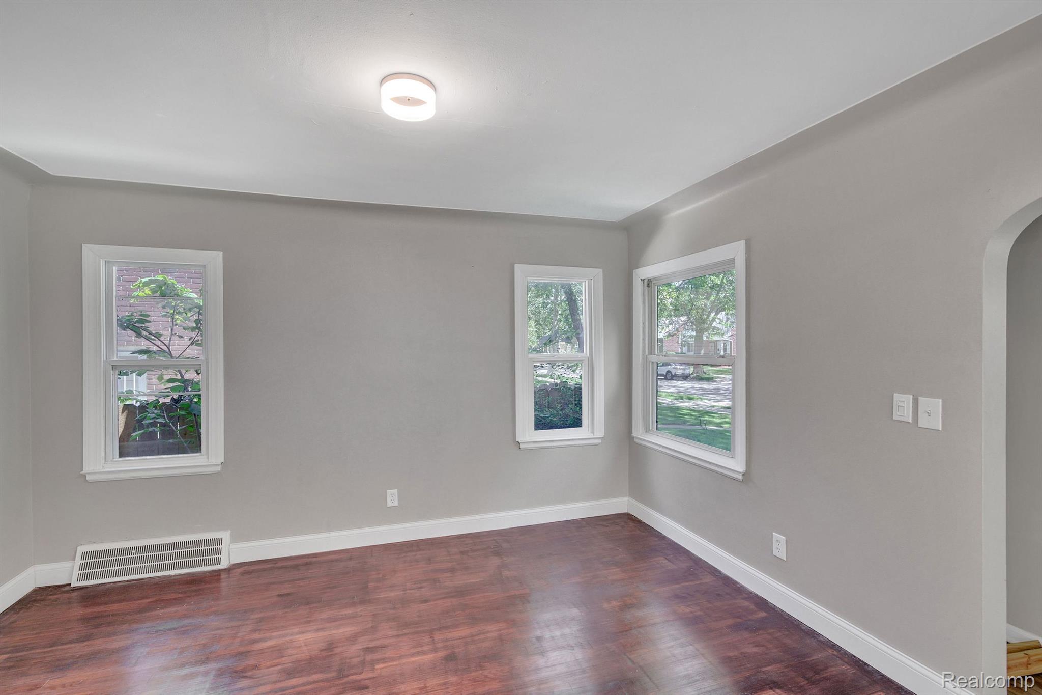 11325 LAKEPOINTE Street