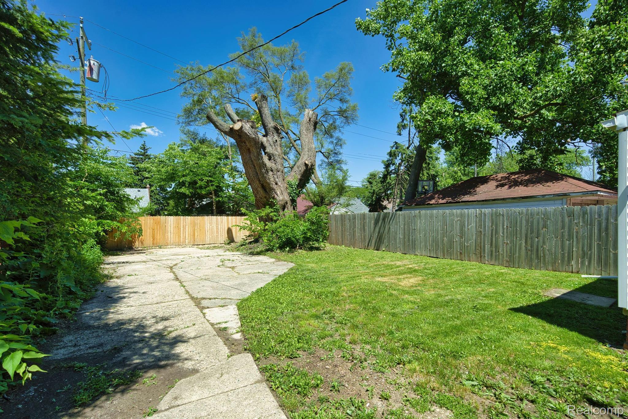 11325 LAKEPOINTE Street