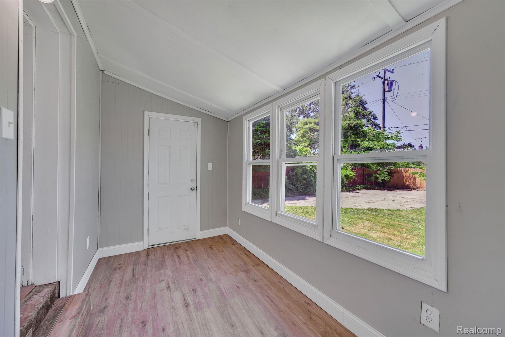 11325 LAKEPOINTE Street