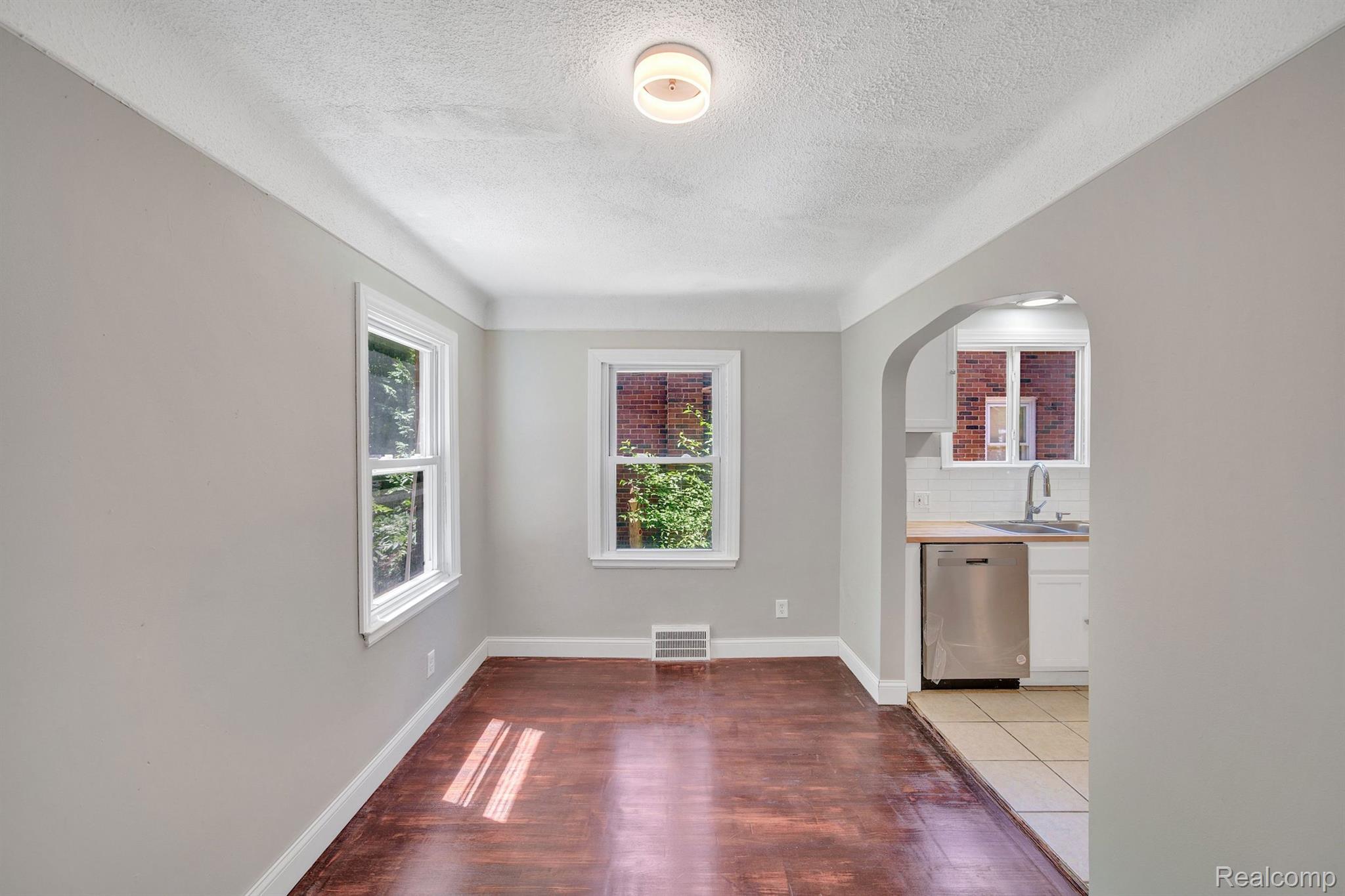 11325 LAKEPOINTE Street