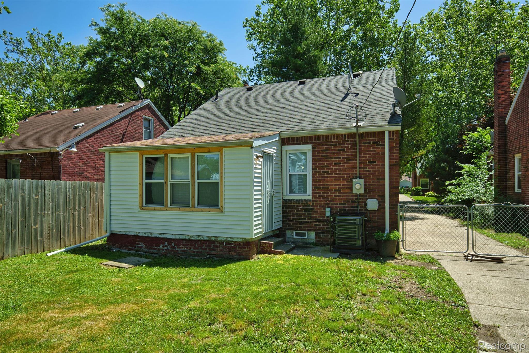 11325 LAKEPOINTE Street