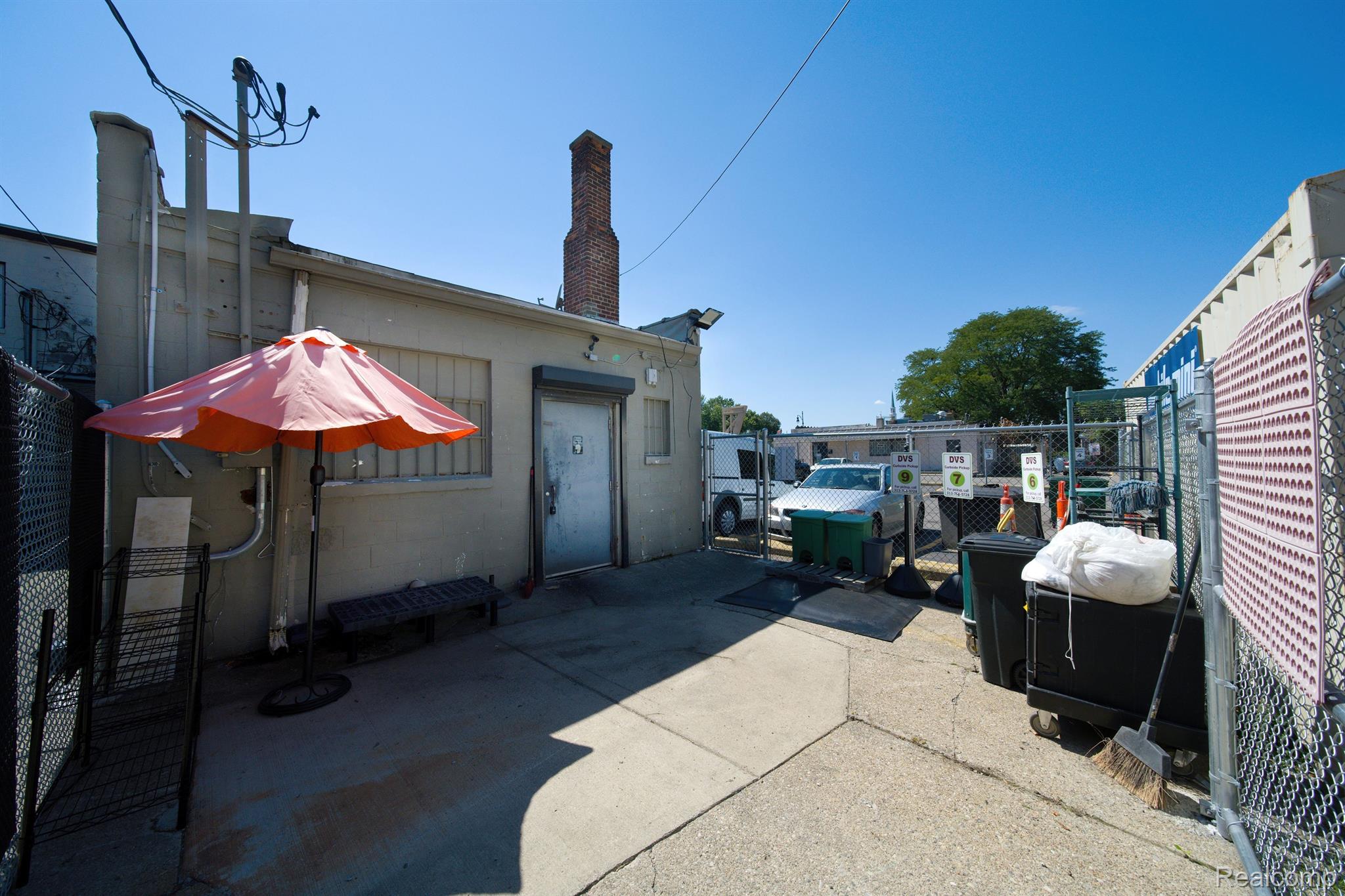 19614 GRAND RIVER Avenue