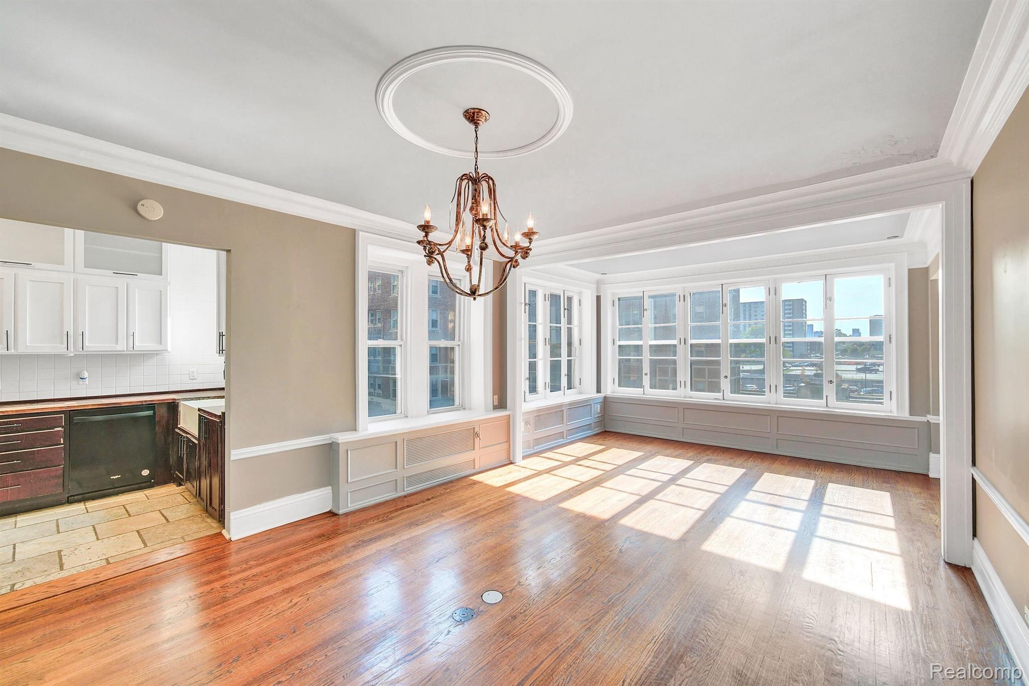 8120 E JEFFERSON Avenue Unit # 2F
