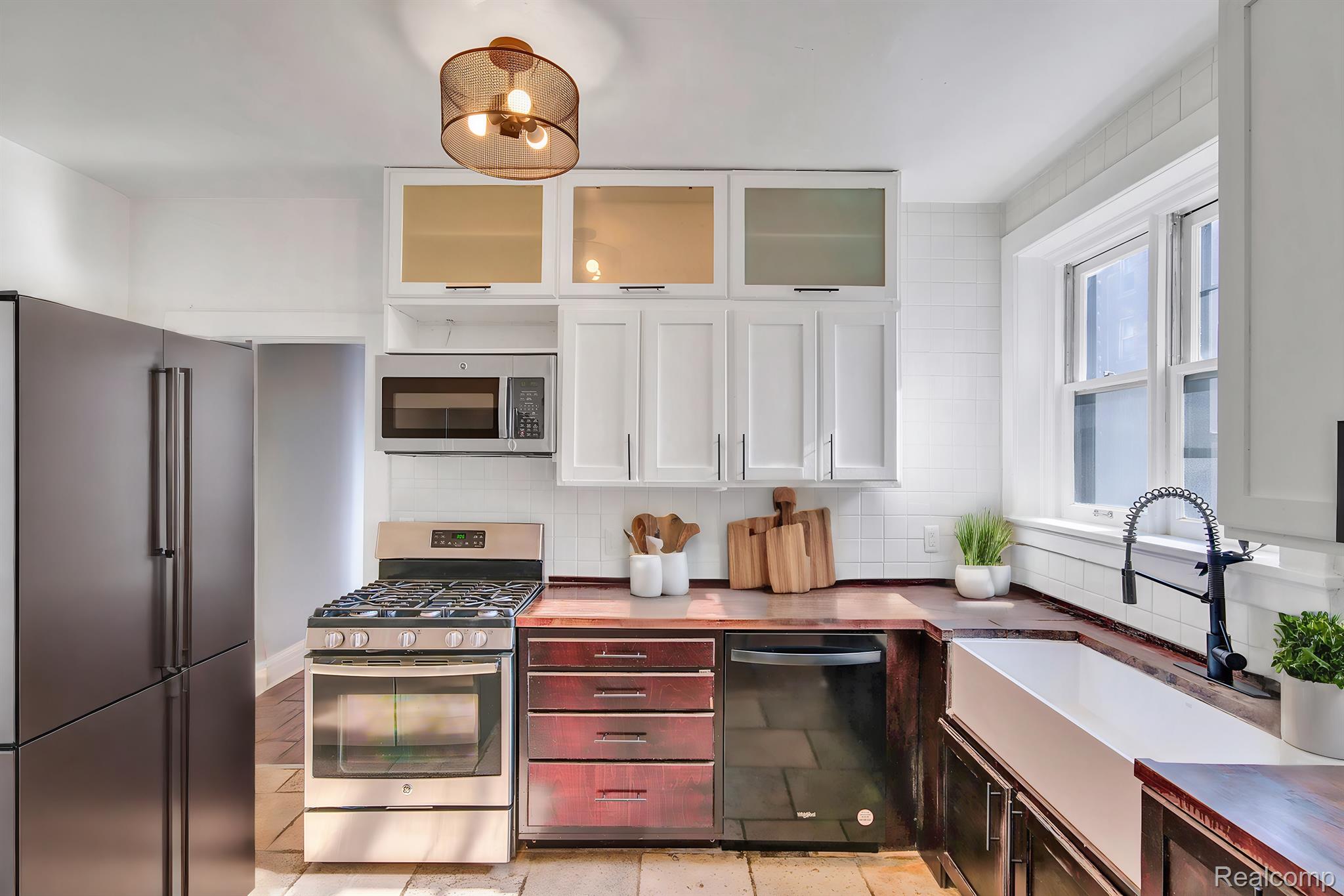 8120 E JEFFERSON Avenue Unit # 2F