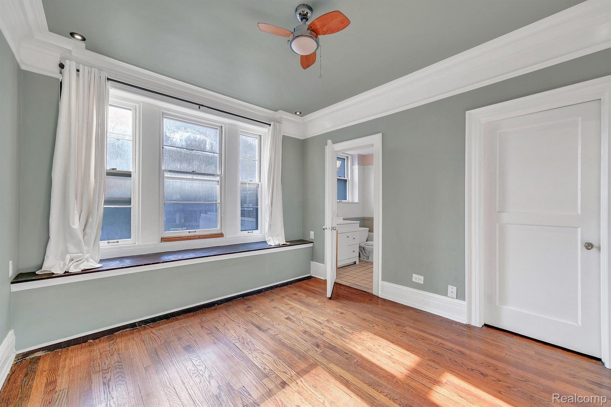 8120 E JEFFERSON Avenue Unit # 2F