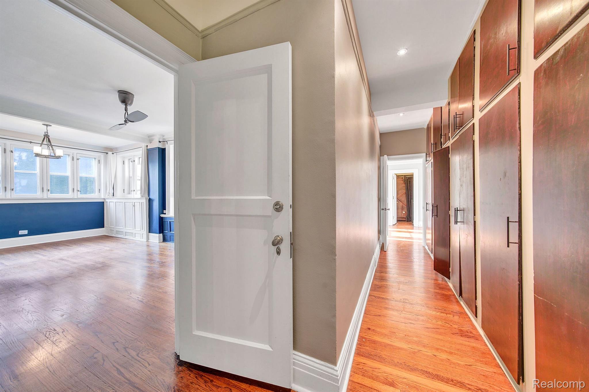 8120 E JEFFERSON Avenue Unit # 2F