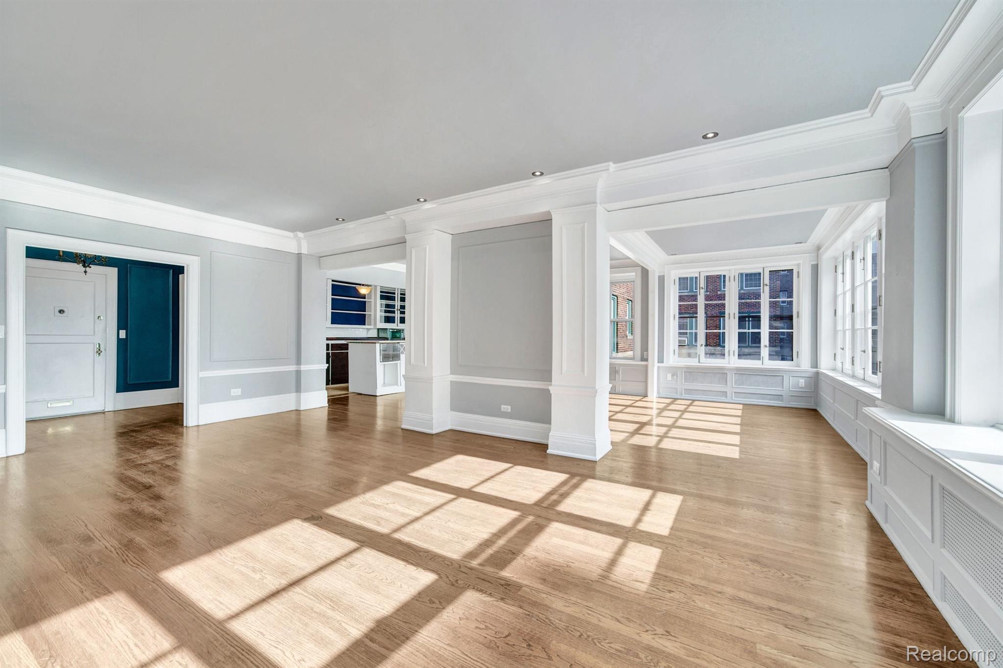 8120 E JEFFERSON Avenue Unit # 2F