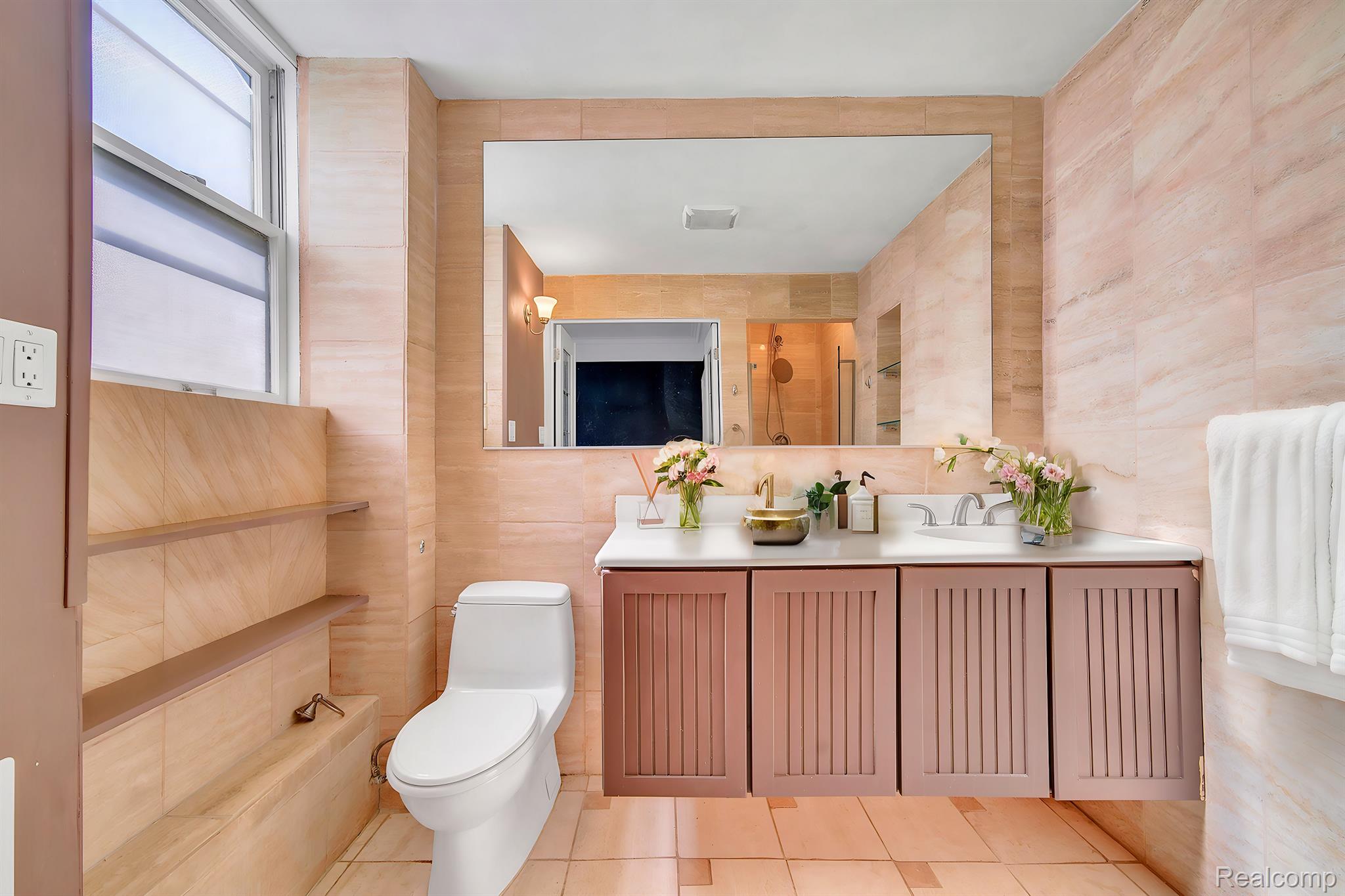 8120 E JEFFERSON Avenue Unit # 2F