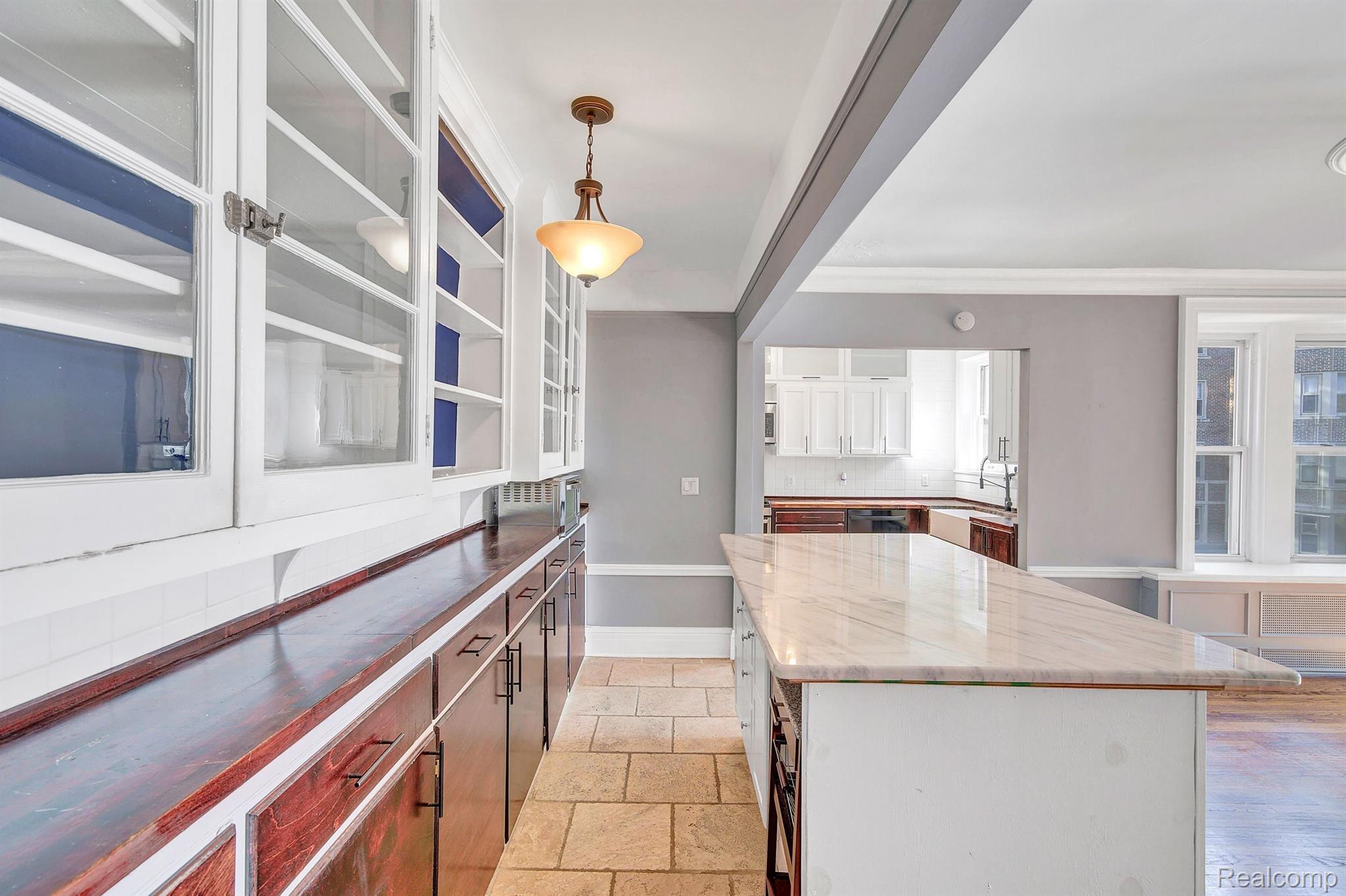 8120 E JEFFERSON Avenue Unit # 2F