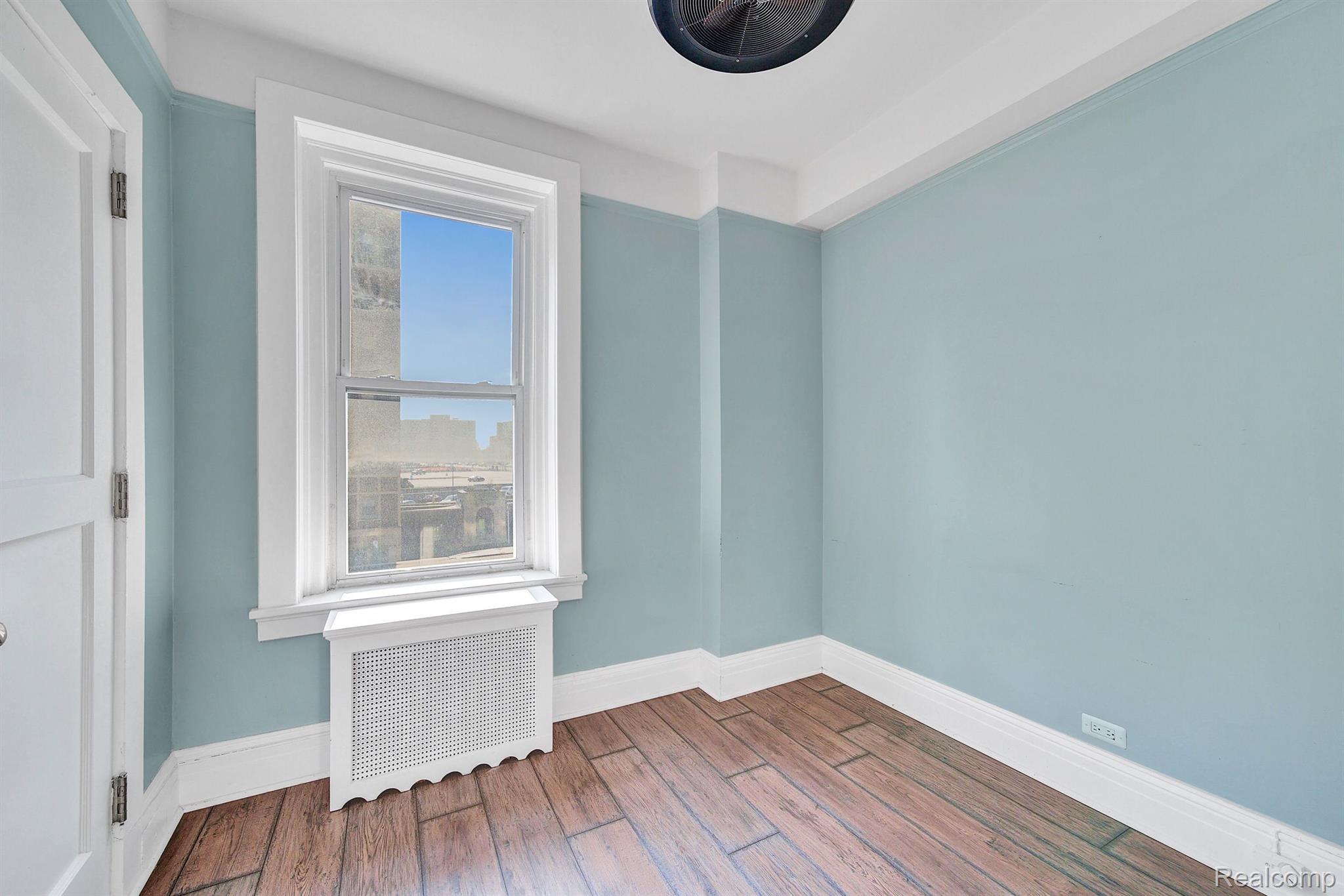 8120 E JEFFERSON Avenue Unit # 2F