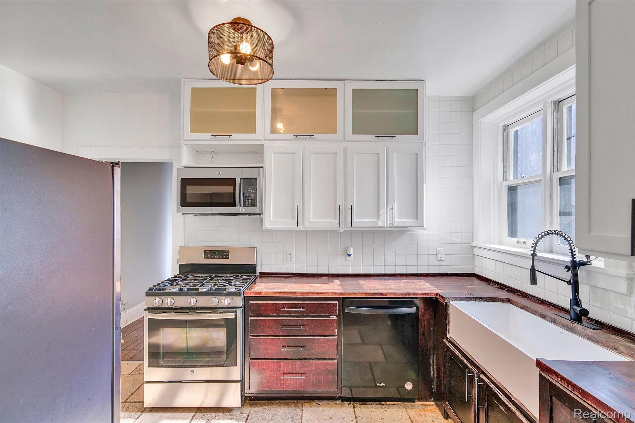 8120 E JEFFERSON Avenue Unit # 2F