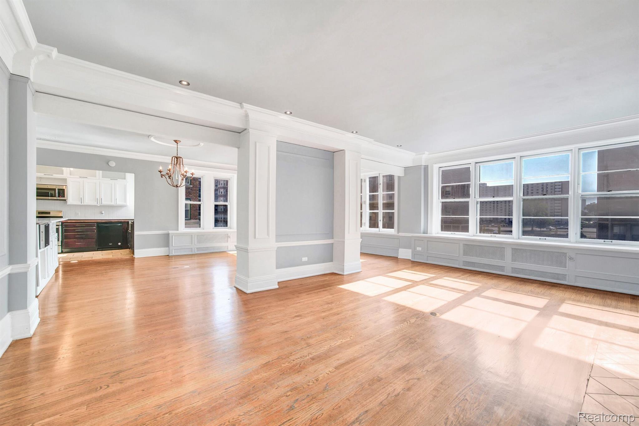 8120 E JEFFERSON Avenue Unit # 2F