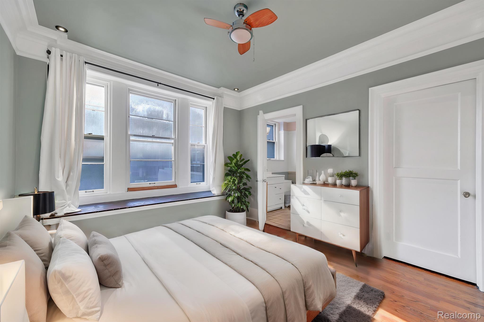 8120 E JEFFERSON Avenue Unit # 2F