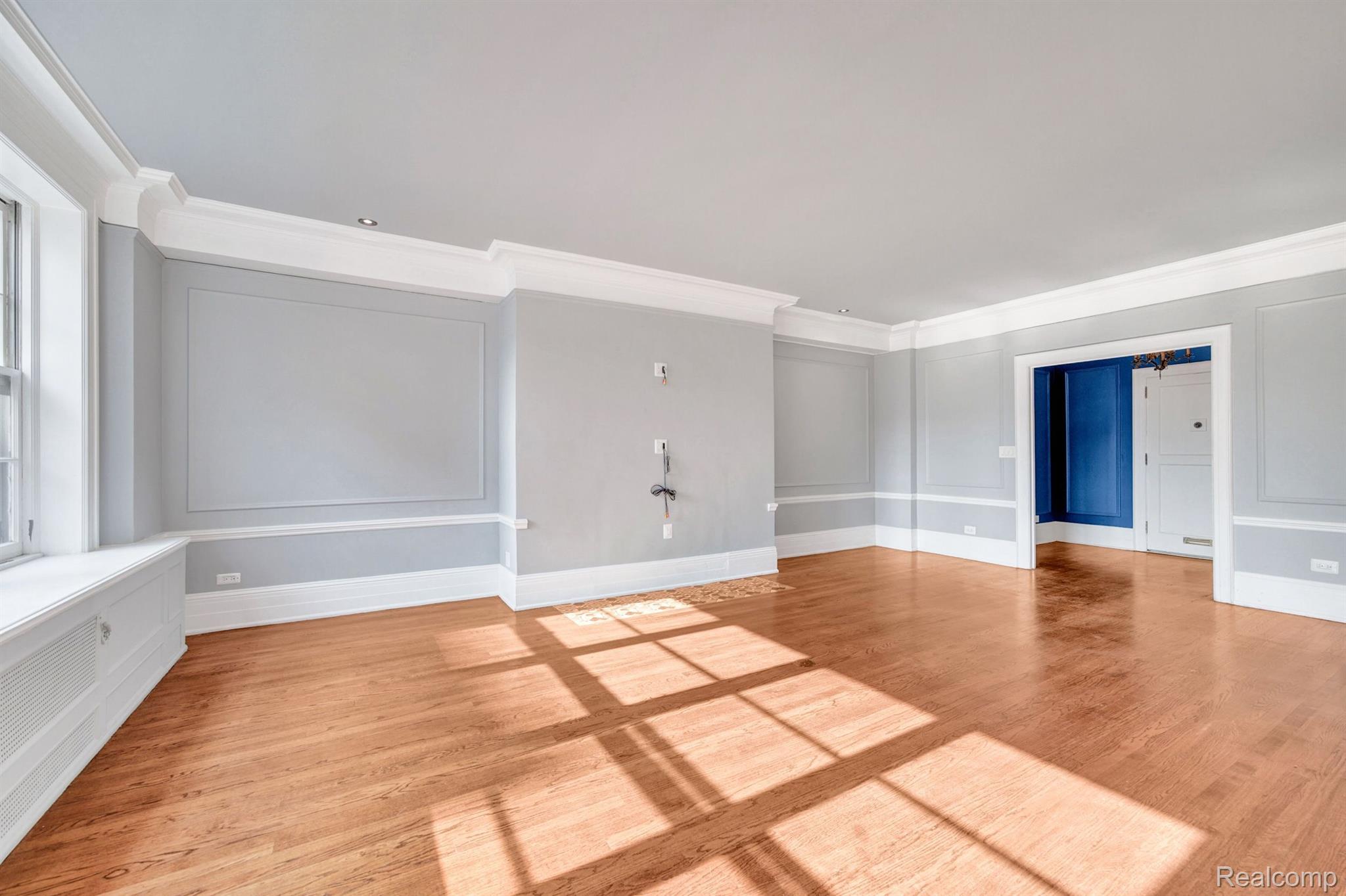 8120 E JEFFERSON Avenue Unit # 2F